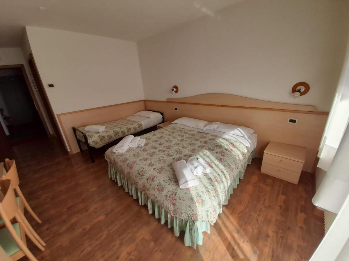 Hotel Garni B&B Maffei Pinzolo Luaran gambar