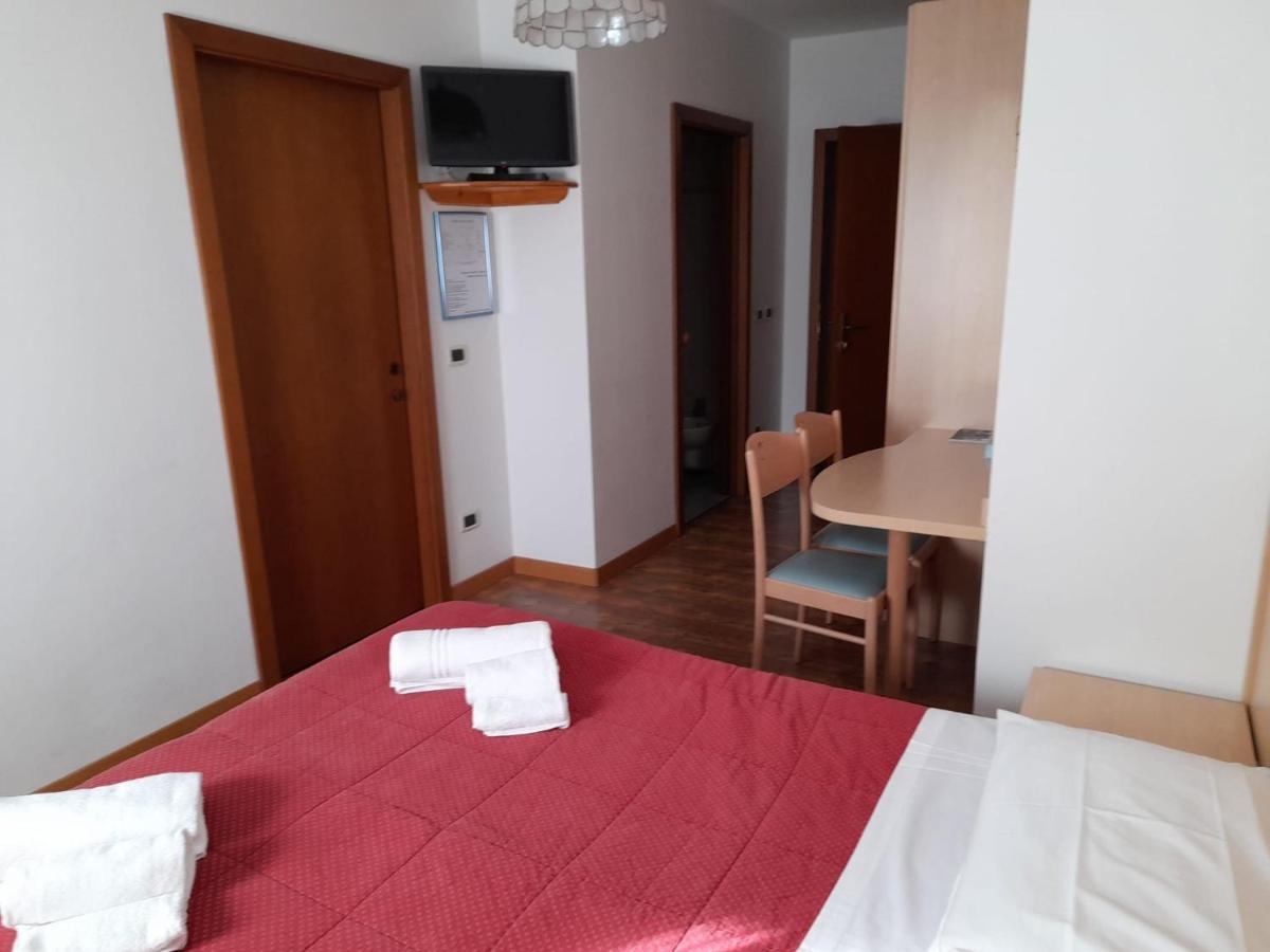 Hotel Garni B&B Maffei Pinzolo Luaran gambar